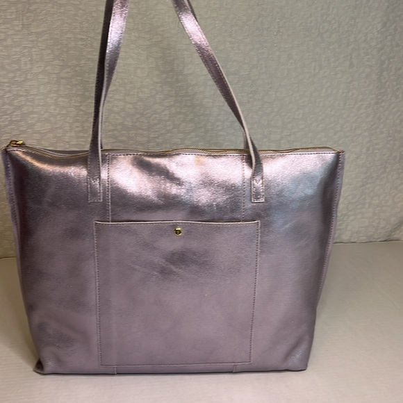 G.I.L.I  METALLIC LEATHER ZIP TOP TOTE - Picture 2 of 16